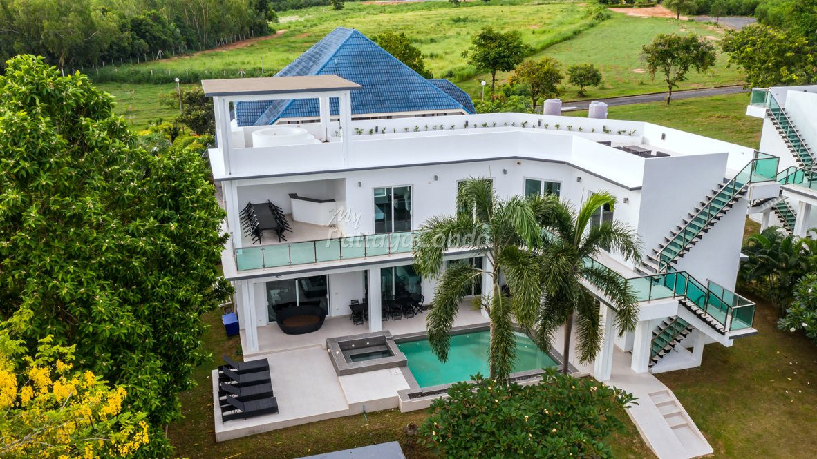 5 bedrooms Cafe / restaurant in Pattaya, Thailand No. 24843