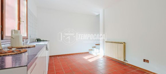 3-salle Appartement à Castel San Pietro Terme, Italy No. 111669 8