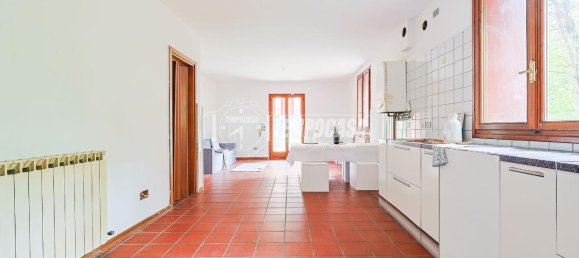 3-salle Appartement à Castel San Pietro Terme, Italy No. 111669 11