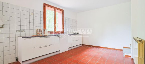 3-salle Appartement à Castel San Pietro Terme, Italy No. 111669 7