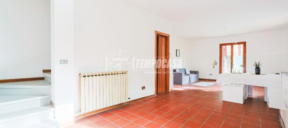3-salle Appartement à Castel San Pietro Terme, Italy No. 111669 9