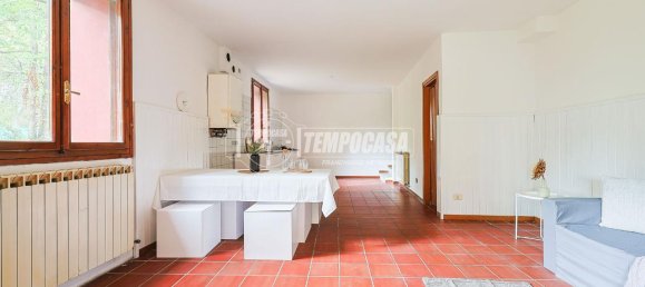 3-salle Appartement à Castel San Pietro Terme, Italy No. 111669 5