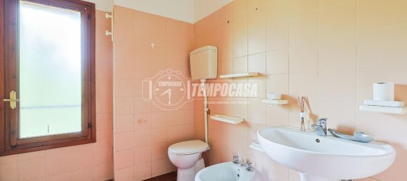 3-salle Appartement à Castel San Pietro Terme, Italy No. 111669 19