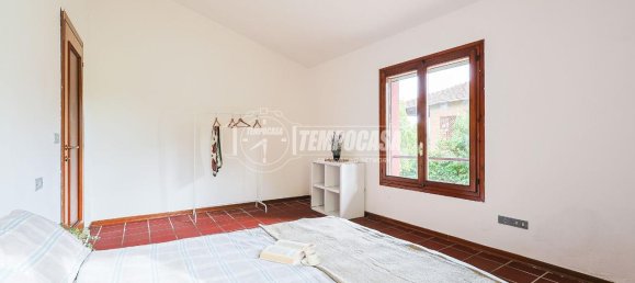 3-salle Appartement à Castel San Pietro Terme, Italy No. 111669 14