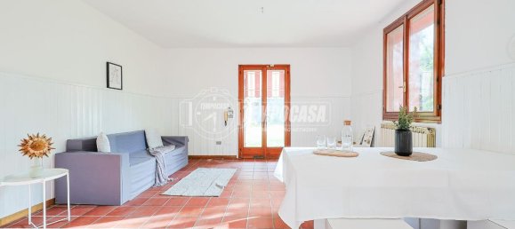 3-salle Appartement à Castel San Pietro Terme, Italy No. 111669 4
