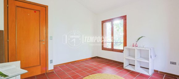 3-salle Appartement à Castel San Pietro Terme, Italy No. 111669 17