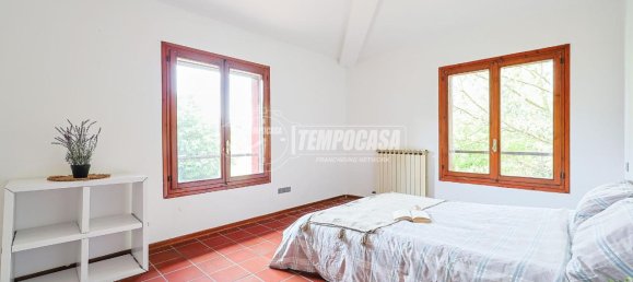 3-salle Appartement à Castel San Pietro Terme, Italy No. 111669 3