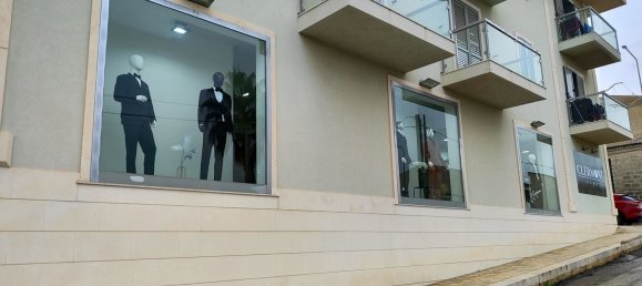 Gewerbliche Immobilie in Vittoria, Italy 220m², Nr. 176423 2