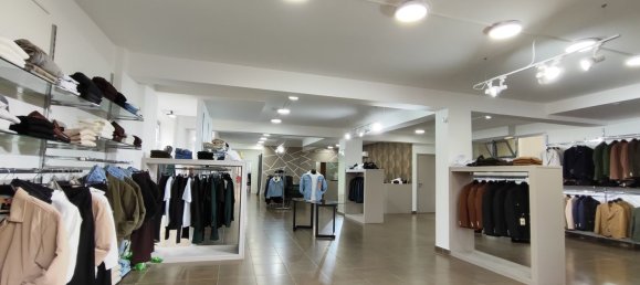 Gewerbliche Immobilie in Vittoria, Italy 220m², Nr. 176423 6