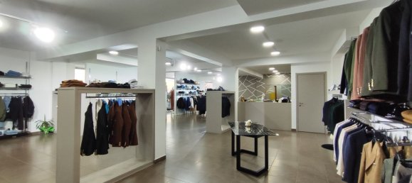 Gewerbliche Immobilie in Vittoria, Italy 220m², Nr. 176423 7