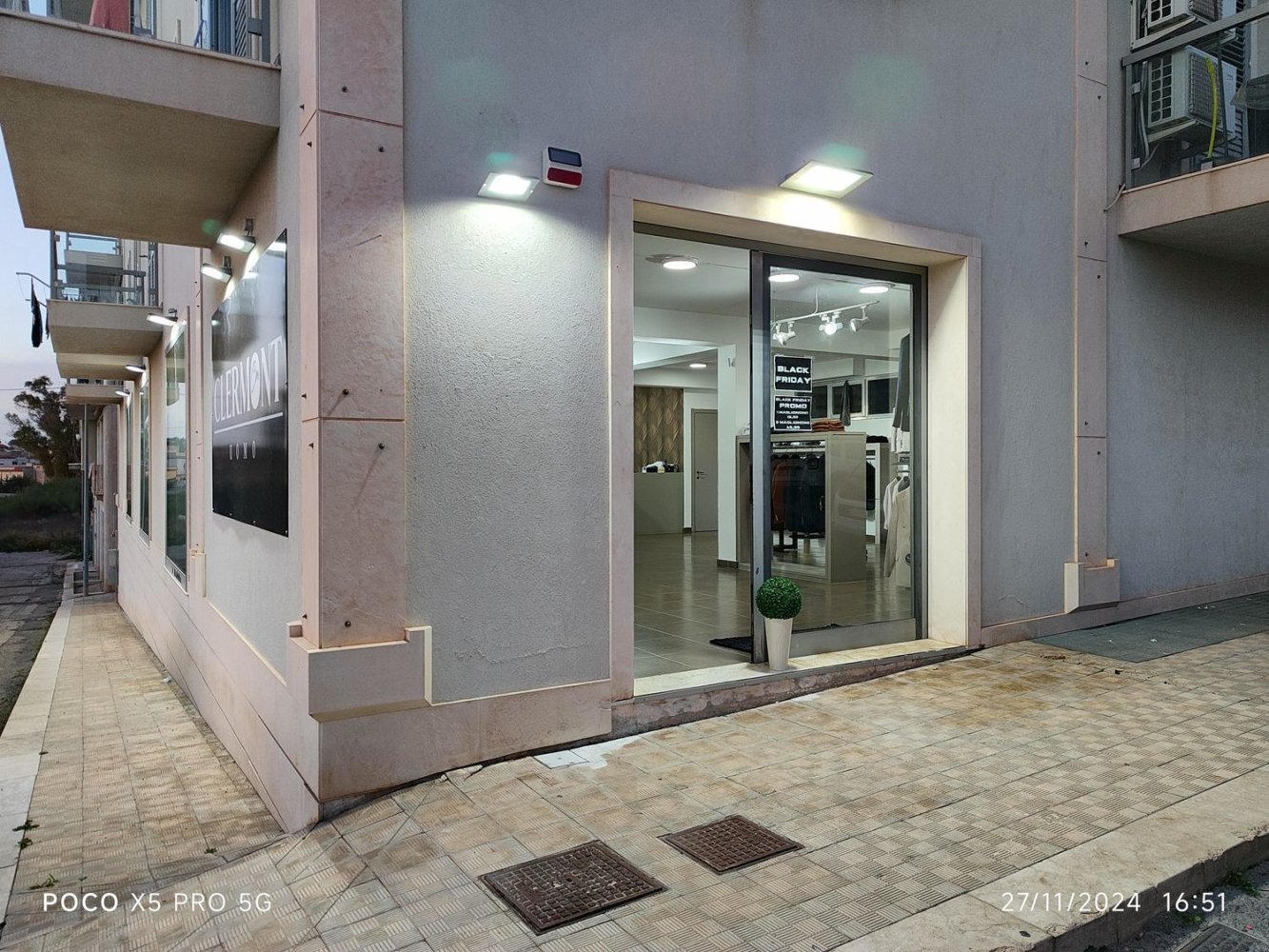 Gewerbliche Immobilie in Vittoria, Italy 220m², Nr. 176423
