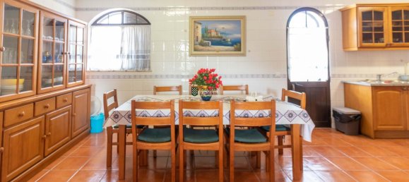 5 bedrooms Villa in Portimao, Portugal No. 197369 2