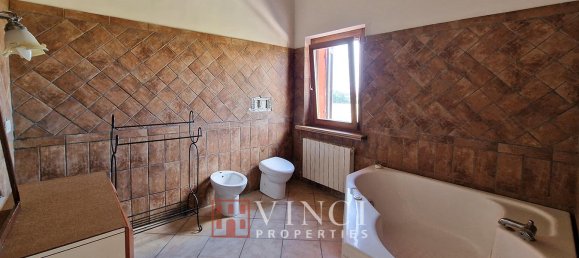 5 bedrooms House in Montelupone, Italy No. 123281 13