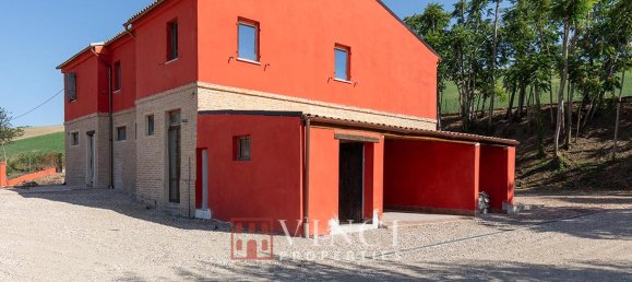 5 bedrooms House in Montelupone, Italy No. 123281 18