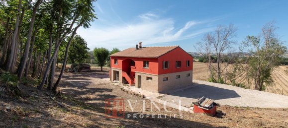 5 bedrooms House in Montelupone, Italy No. 123281 10