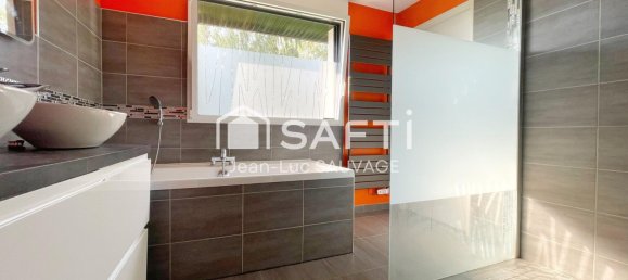 3 bedrooms House in Provin, France No. 230980 9