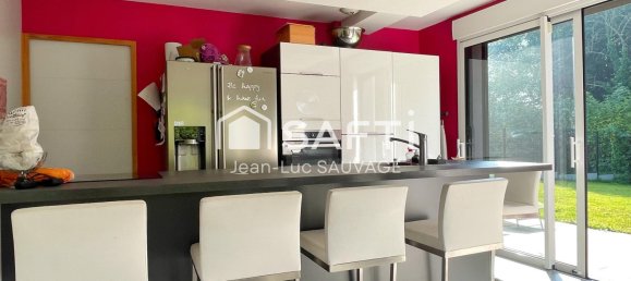 3 bedrooms House in Provin, France No. 230980 4