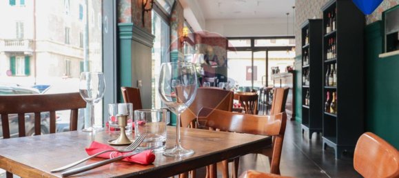 3 rooms Commercial property in Rome, Italy No. 52607 6