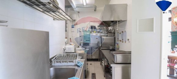3 rooms Commercial property in Rome, Italy No. 52607 32
