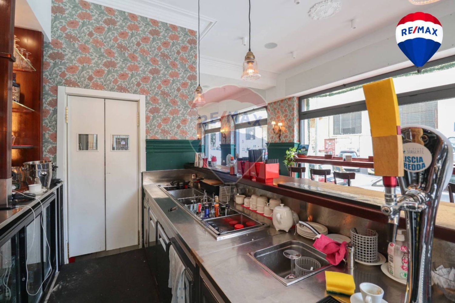 3 rooms Commercial property in Rome, Italy No. 52607