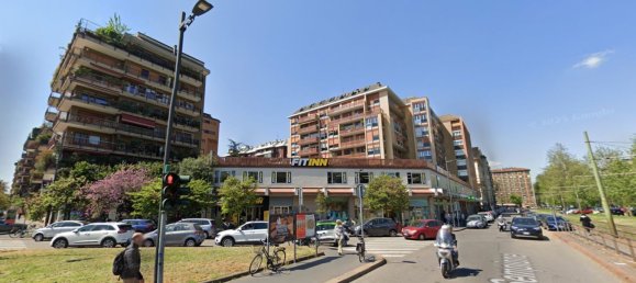296m² Commercial property in Milan, Italy No. 357957 4