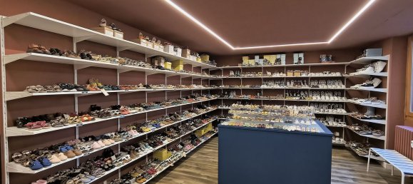 296m² Commercial property in Milan, Italy No. 357957 8