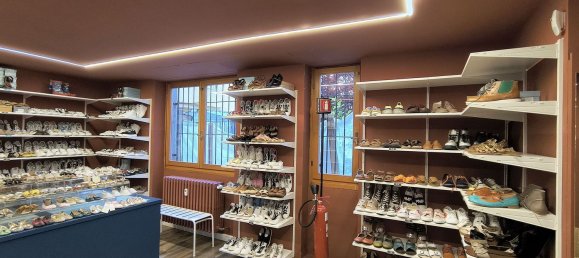 296m² Commercial property in Milan, Italy No. 357957 6