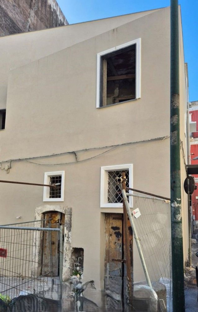 Propriété commerciale à Torre Annunziata, Italy 30m² No. 342648