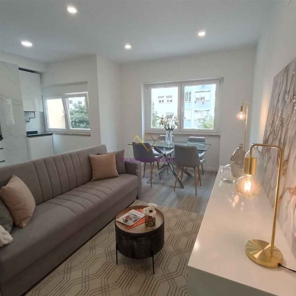 3 bedrooms Apartment in Lisbon, Portugal No. 158945