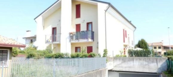 3 rooms Apartment in Vedelago, Italy No. 206384 2