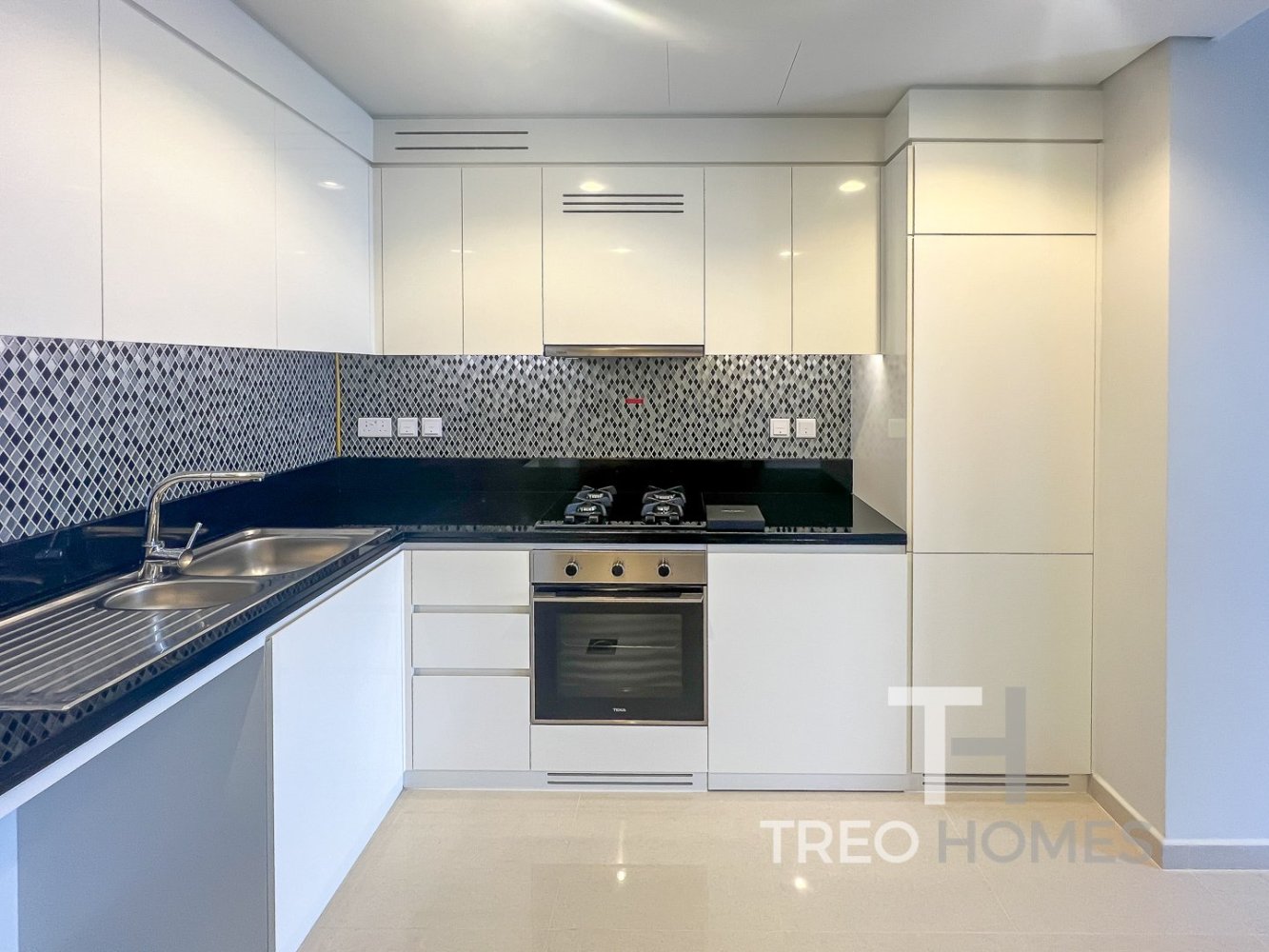 2 bedrooms Apartment in Dubai, UAE No. 28642