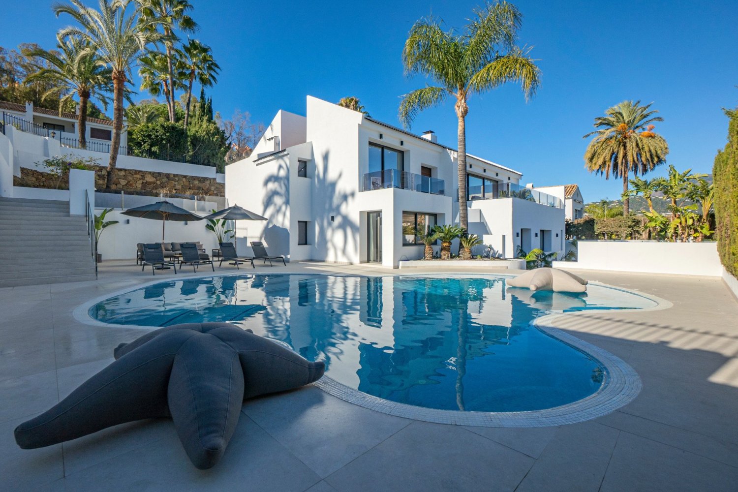 Villa T4 em Nueva Andalucia, Spain N.º 4597