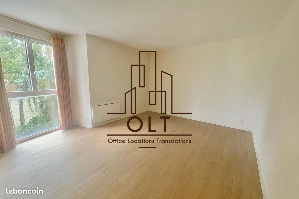 1 chambre Appartement à Suresnes, France No. 325880