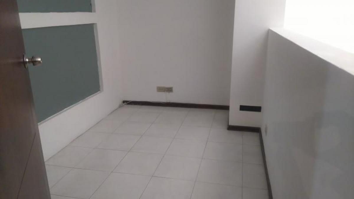 Дом с 4 спальнями в Богота, Колумбия № 12495