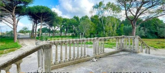 Вилла с 5 комнатами в Лечче, Италия № 203128 3