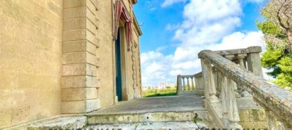 Вилла с 5 комнатами в Лечче, Италия № 203128 22