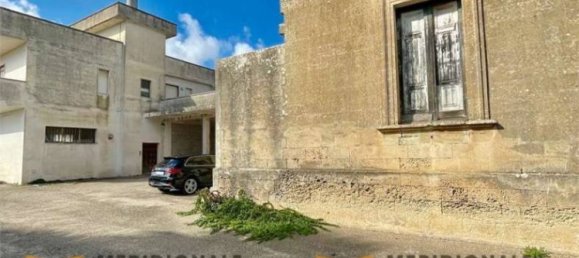 Вилла с 5 комнатами в Лечче, Италия № 203128 35