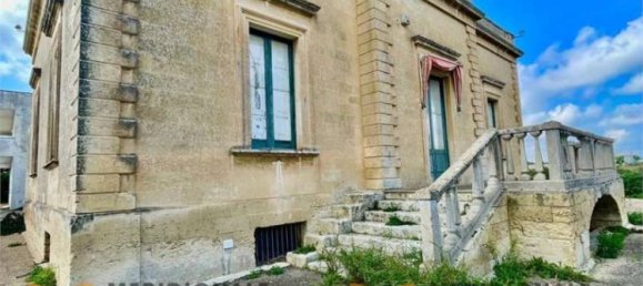 Вилла с 5 комнатами в Лечче, Италия № 203128 19