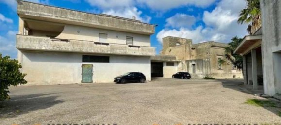 Вилла с 5 комнатами в Лечче, Италия № 203128 36