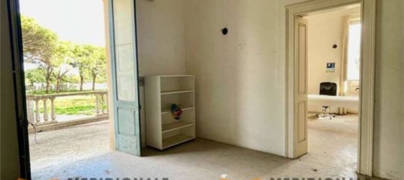 Вилла с 5 комнатами в Лечче, Италия № 203128 12