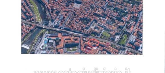 Apartamento de 4 habitaciónes en Prato, Italy No. 39777 16