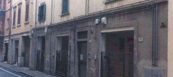 Apartamento de 4 habitaciónes en Prato, Italy No. 39777 28