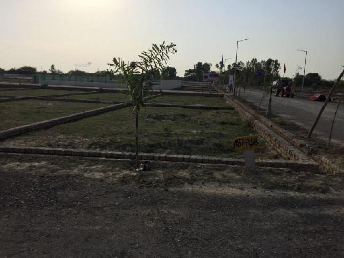  Land in Lucknow, India No. 30014