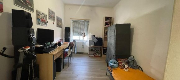 4-salle Appartement à Bari, Italy No. 77252 11