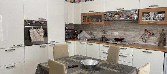 4-salle Appartement à Bari, Italy No. 77252 4