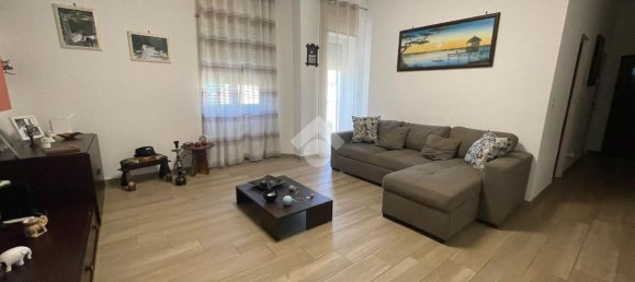 4-salle Appartement à Bari, Italy No. 77252 2