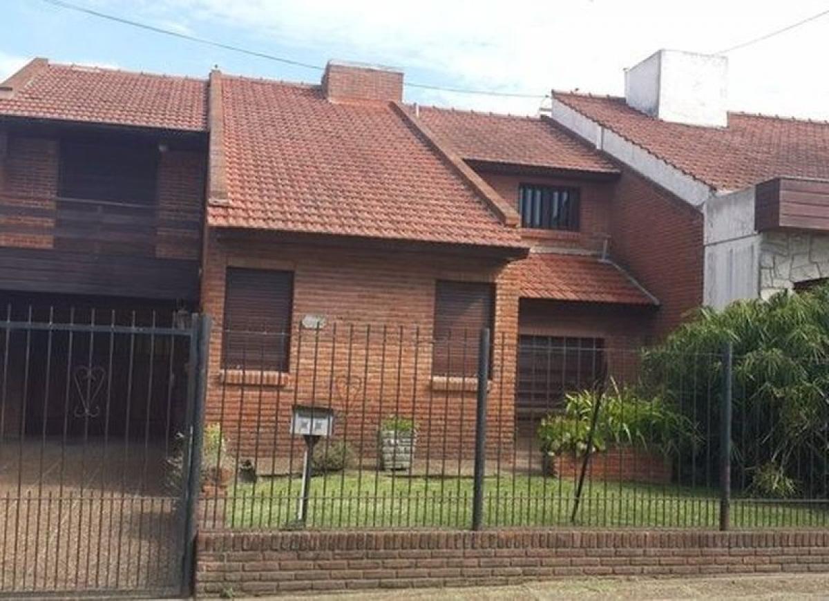 4 bedrooms House in Mar del Plata, Argentina No. 77464