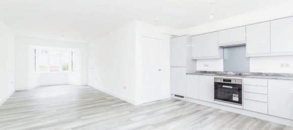 2 bedrooms Commercial property in Coulsdon, United Kingdom No. 8030 8