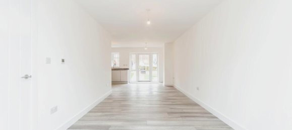 2 bedrooms Commercial property in Coulsdon, United Kingdom No. 8030 2