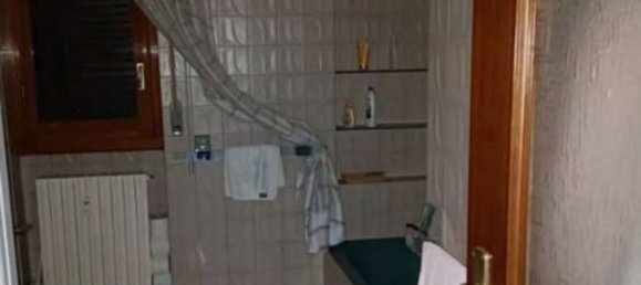 3-salle Appartement à Monza, Italy No. 266736 8